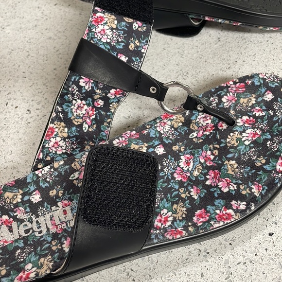 Algeria Moxi Enchanting Thong Sandal - Picture 9 of 11